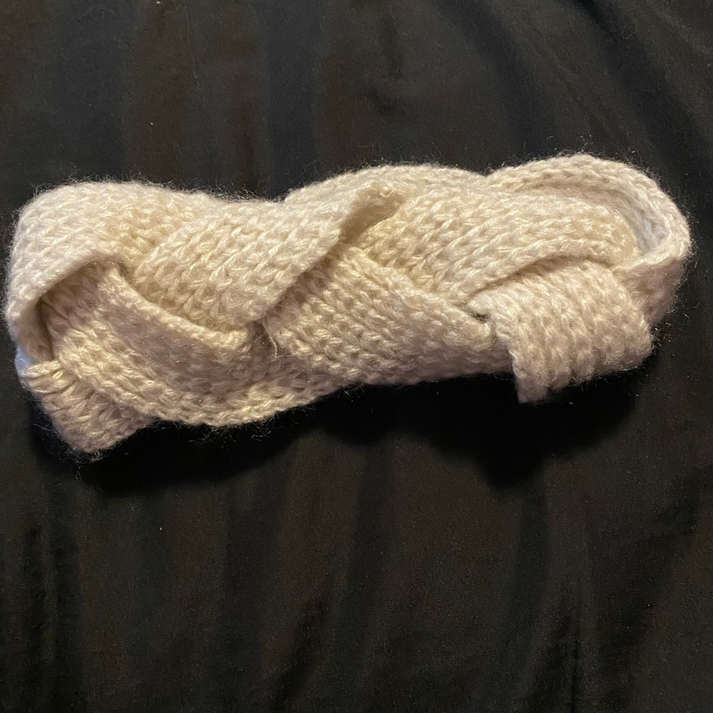 New “H&M” Headband - Picture 2 of 3
